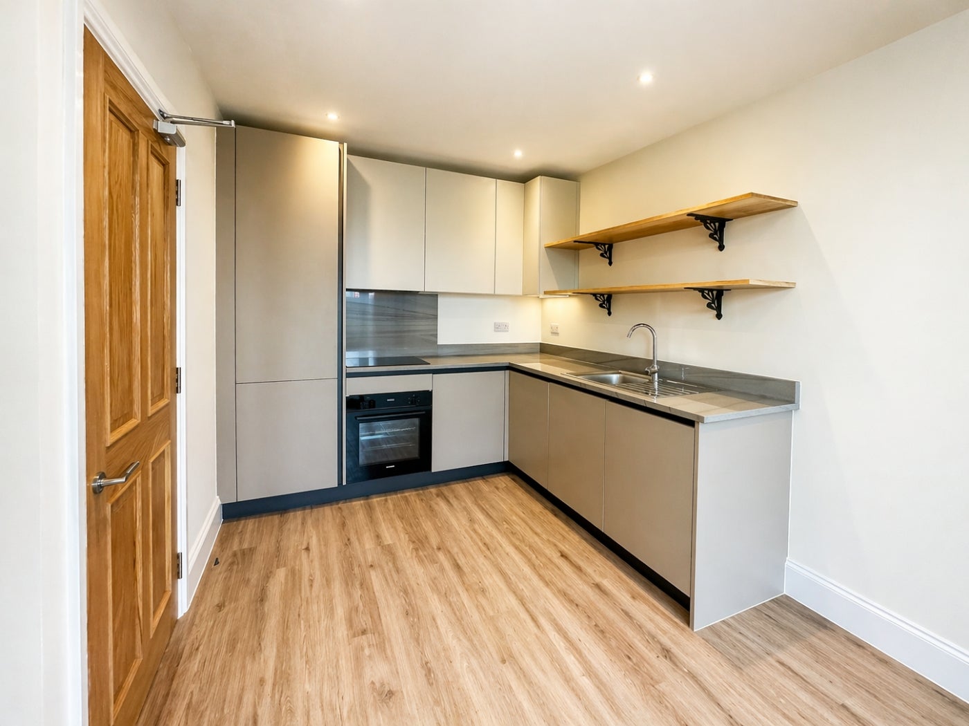 Flat Westfield Road in Greater London