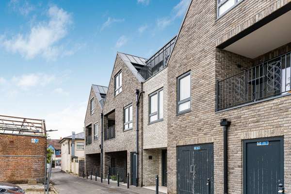 Flat Factory Yard in Greater London