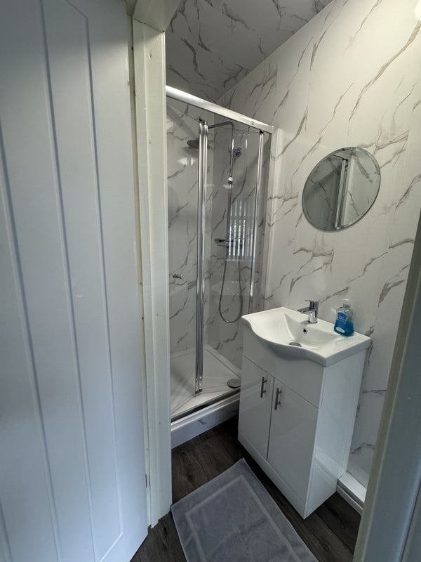 Room Clinton Road in Metropolitan Borough of Solihull