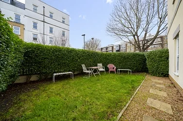 Flat Maze Hill in Greater London