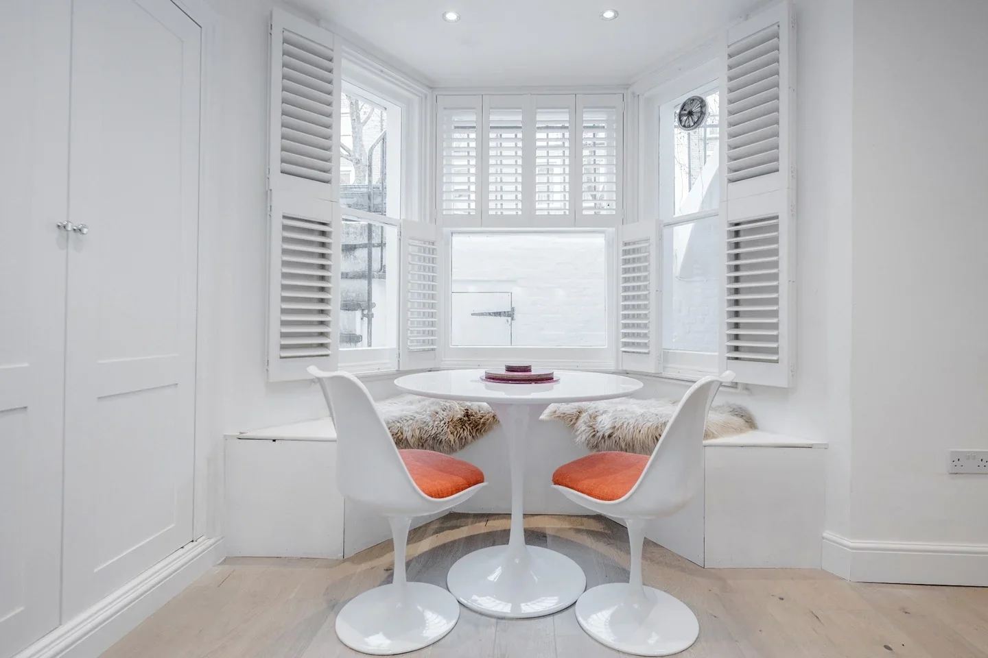 Flat Ifield Road in Greater London