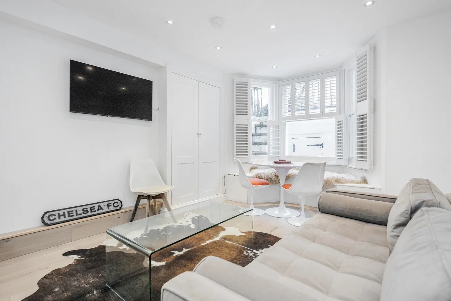 Flat Ifield Road in Greater London