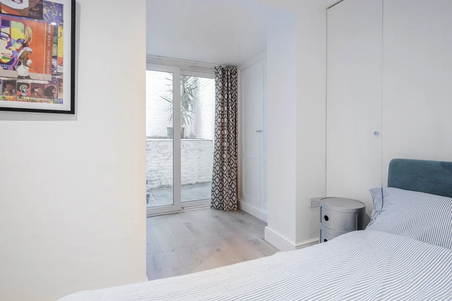 Flat Ifield Road in Greater London