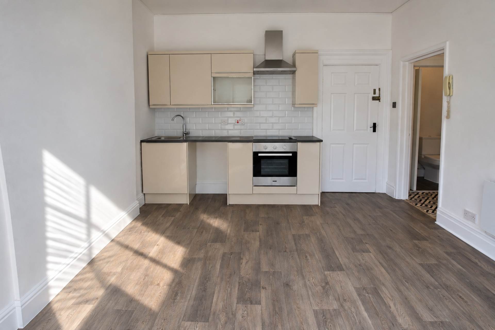 Flat Gordon Road in Weston-super-Mare