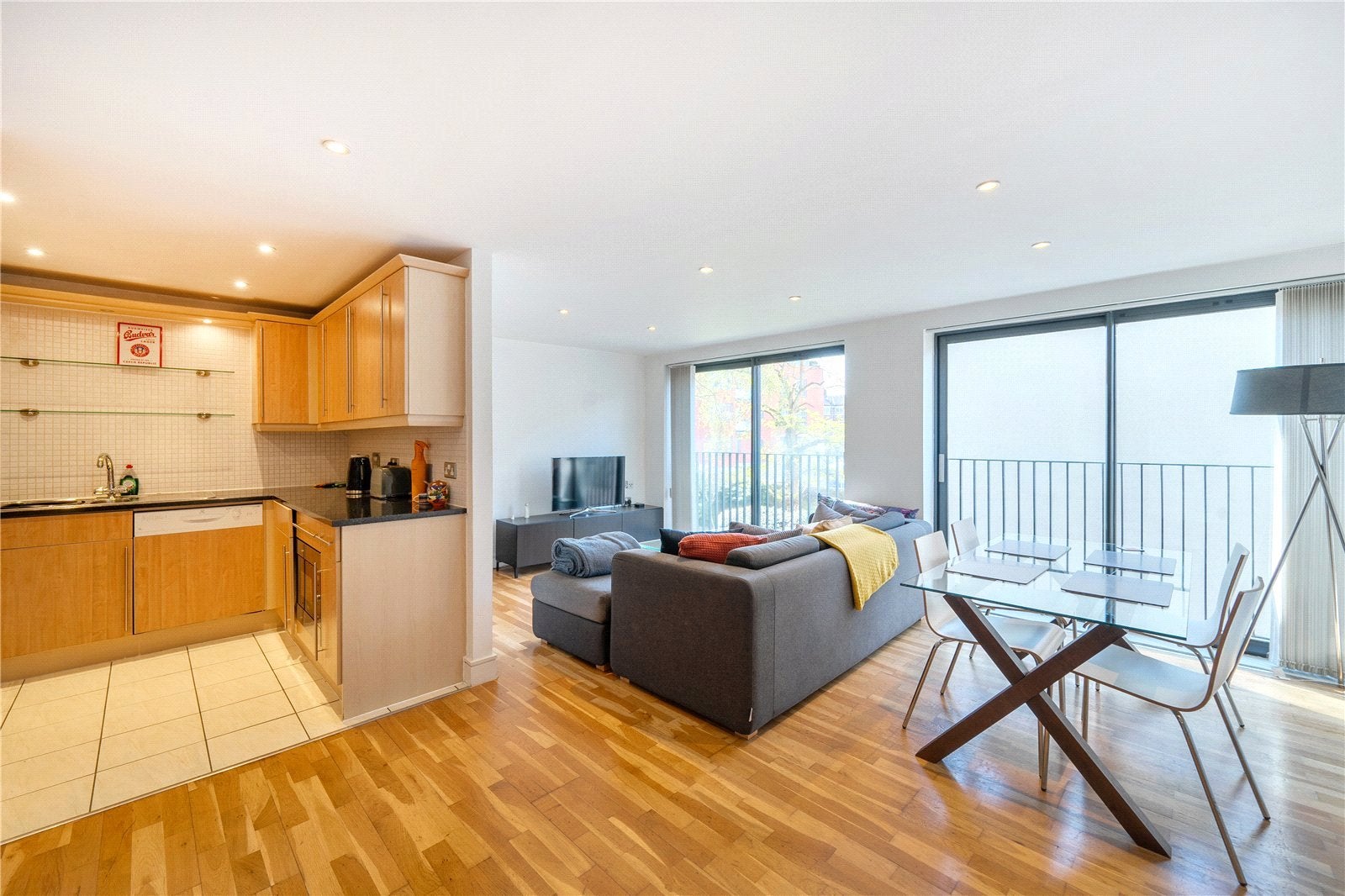 Flat Long Lane in Greater London