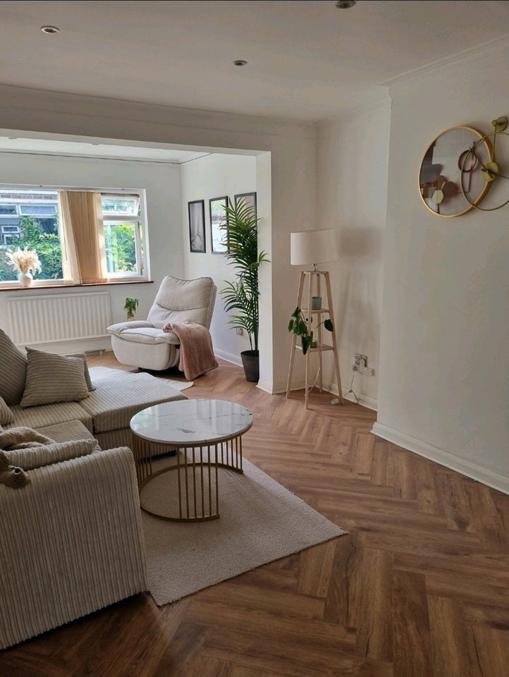 Room Pasteur Gardens in Greater London
