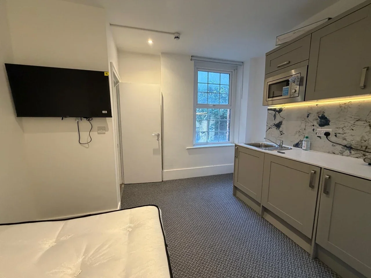 Flat Bond Street in Greater London