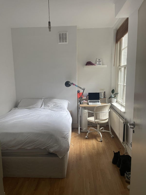 Room Essex Road in Greater London