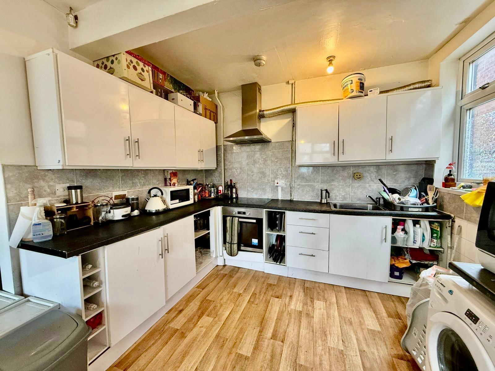 Room Rolleston Drive in Nottingham