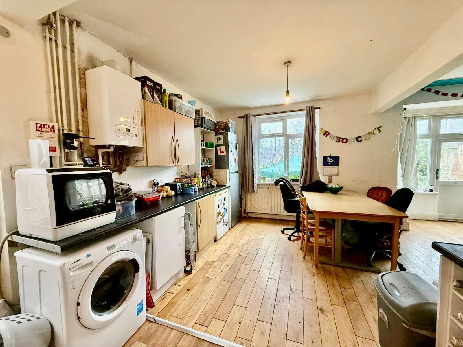Room Rolleston Drive in Nottingham