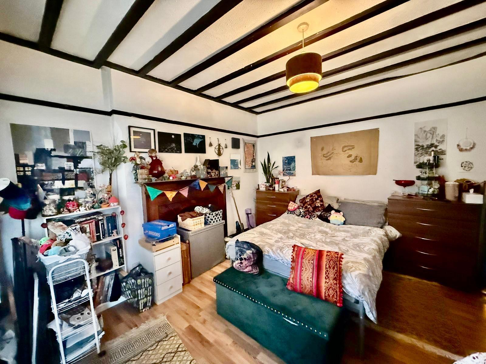 Room Rolleston Drive in Nottingham