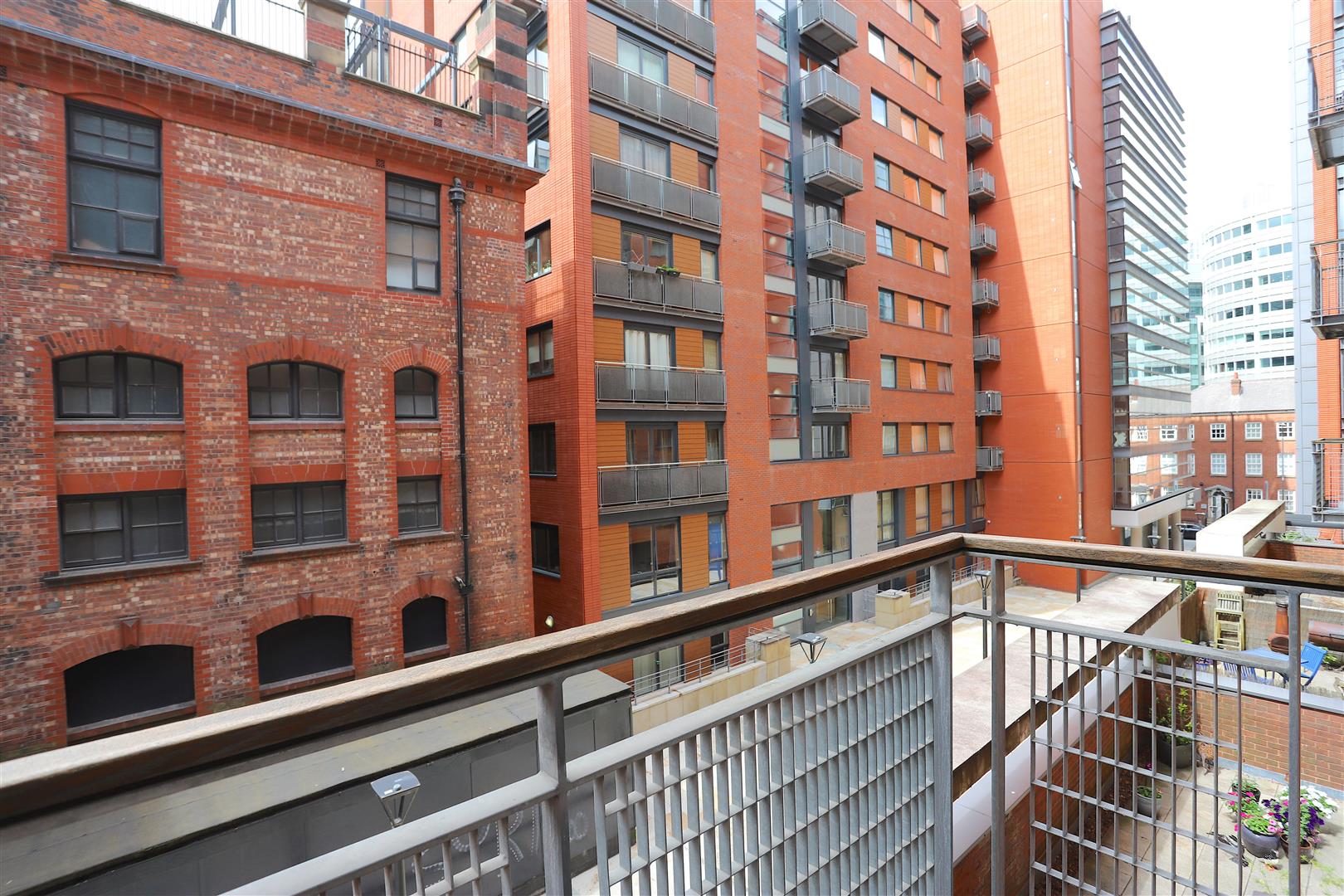 Flat Lower Byrom Street in Manchester