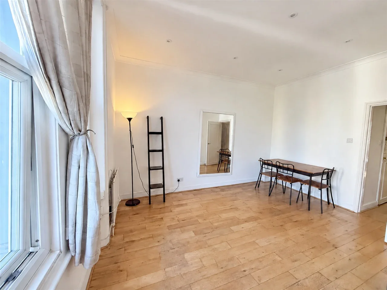 Flat Ladbroke Grove in Greater London