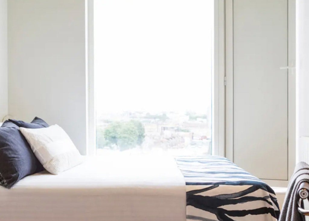 Room Middlesex Street in City of London