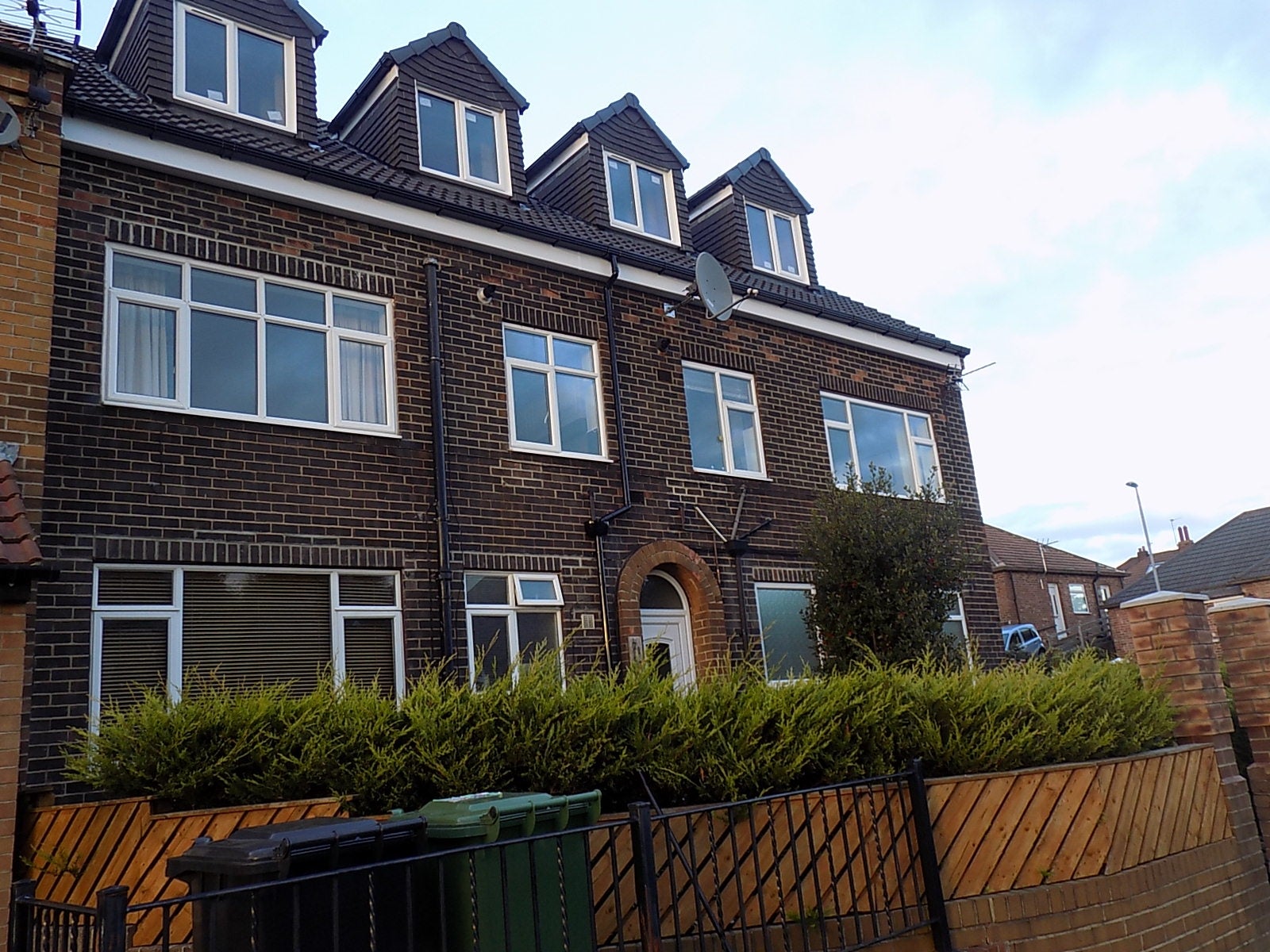Flat High Moor Crescent in Leeds