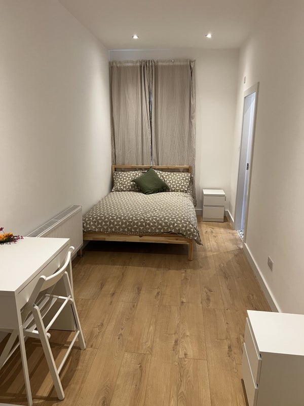 Room Shinfield Street in Greater London
