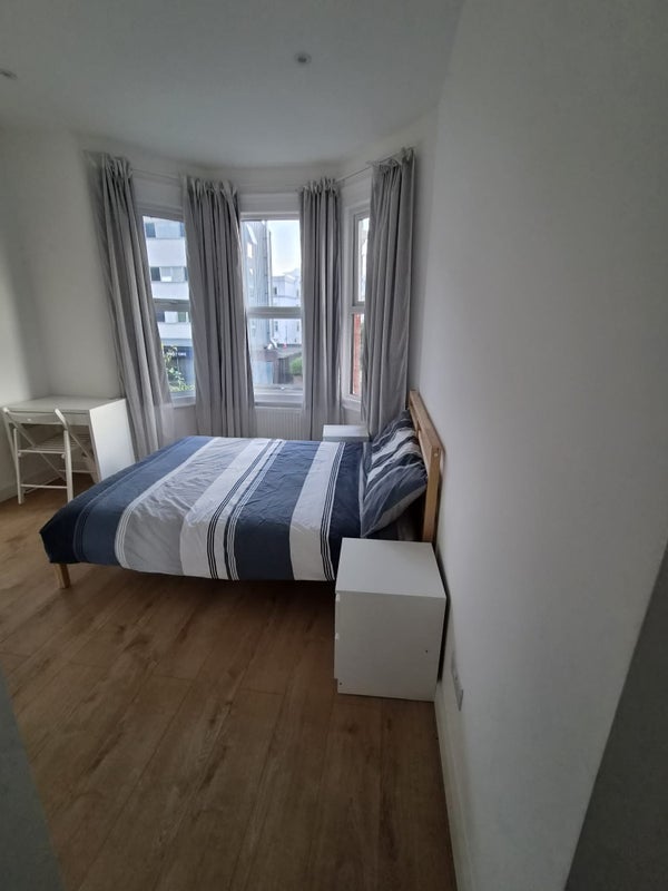 Room Shinfield Street in Greater London