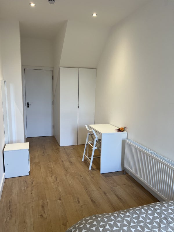 Room Shinfield Street in Greater London