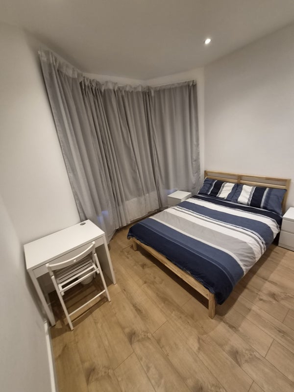 Room Shinfield Street in Greater London