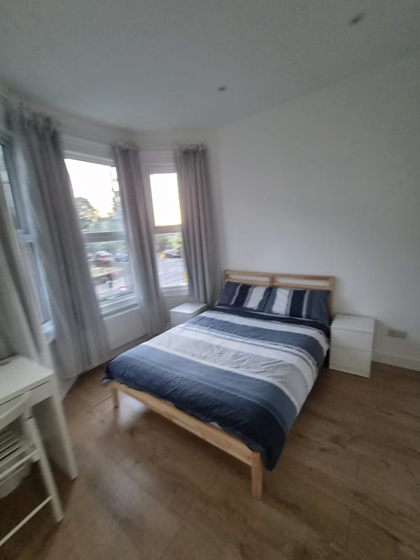 Room Shinfield Street in Greater London