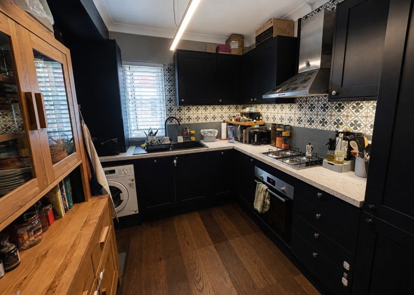 Flat Portmore Park Road in Elmbridge