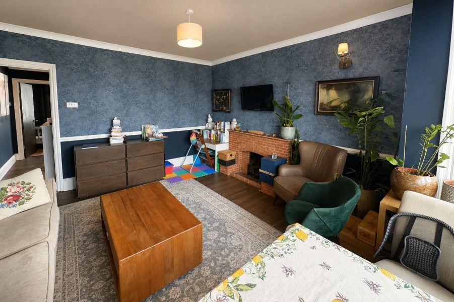 Flat Portmore Park Road in Elmbridge