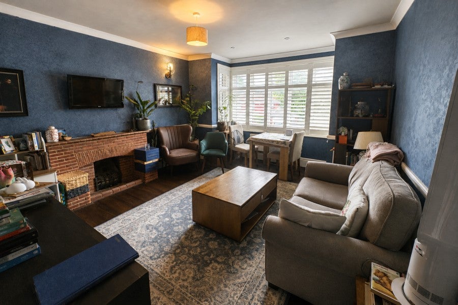 Flat Portmore Park Road in Elmbridge
