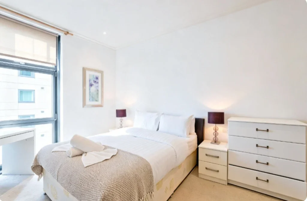 Flat South Quay Square in Greater London