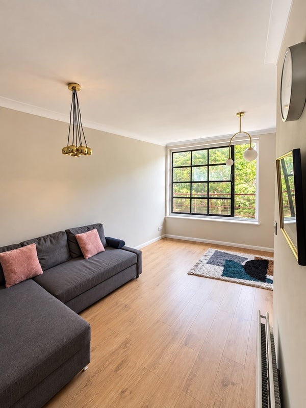 Room Plover Way in Greater London