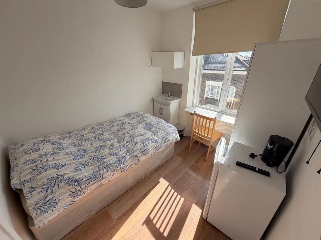 Room Adelaide Grove in Greater London