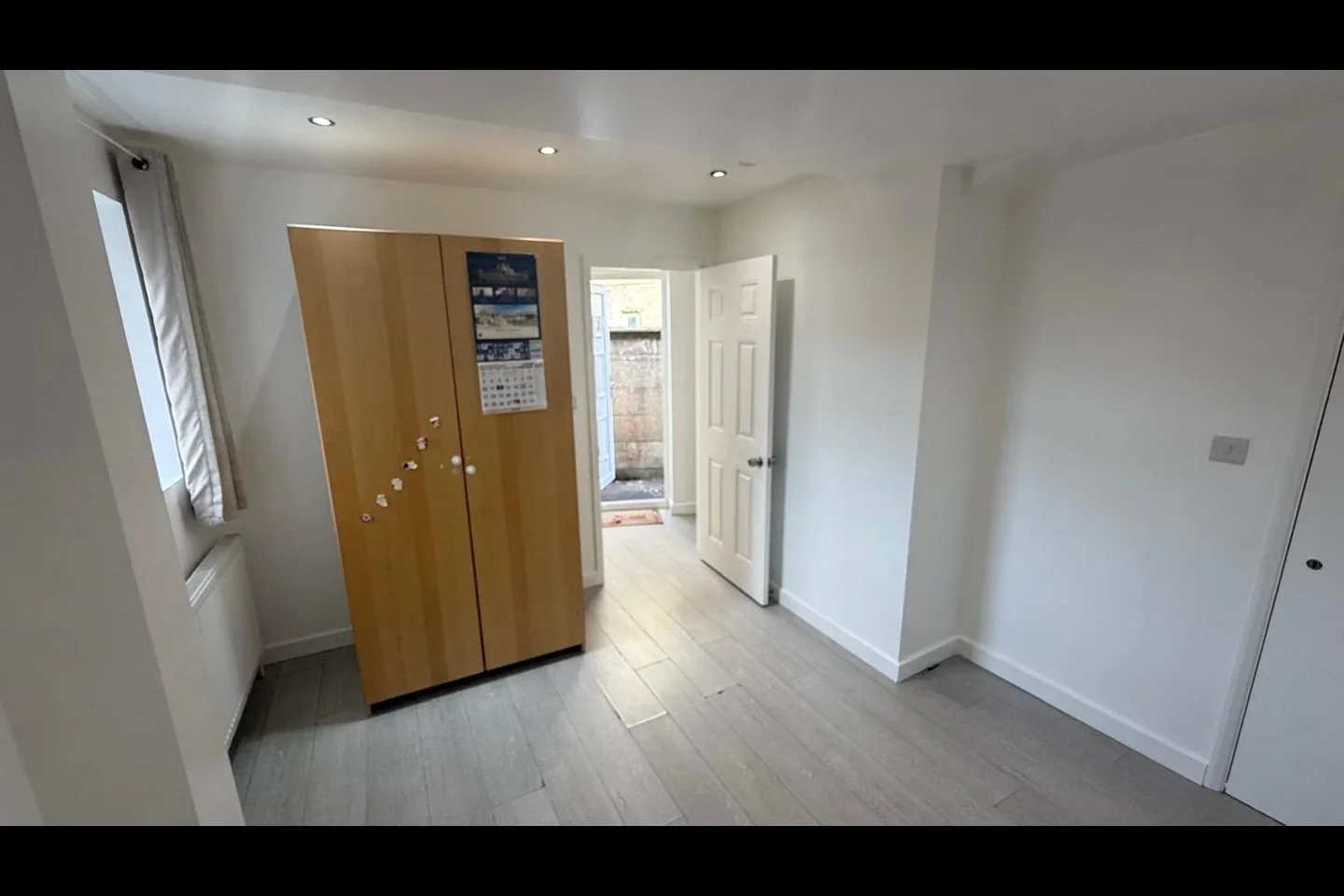 Flat Lynwood Close in Greater London