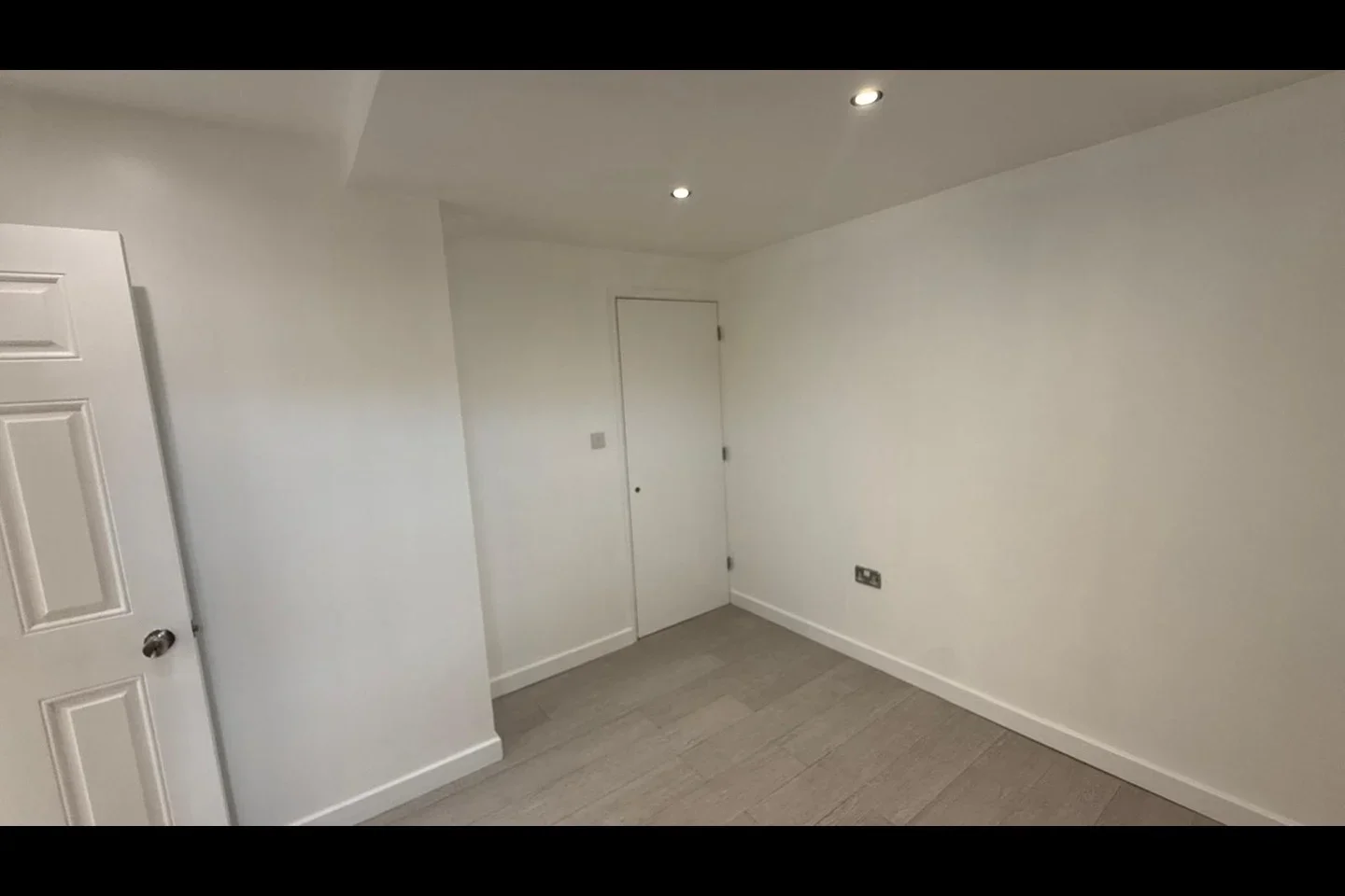 Flat Lynwood Close in Greater London