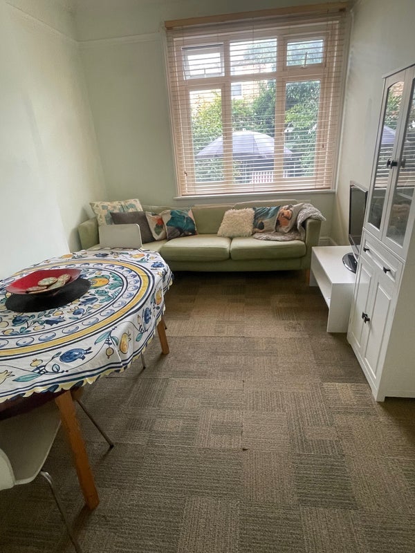 Room Russell Avenue in Greater London