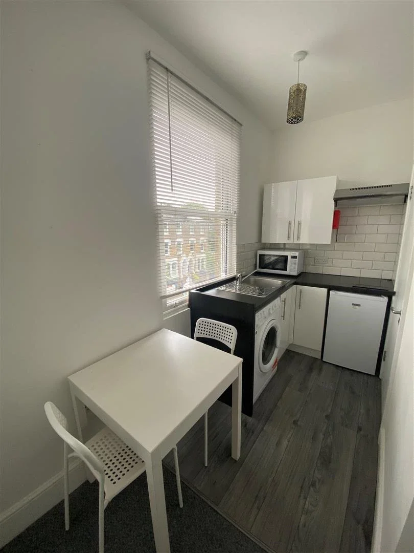 Flat Lancaster Road in Greater London
