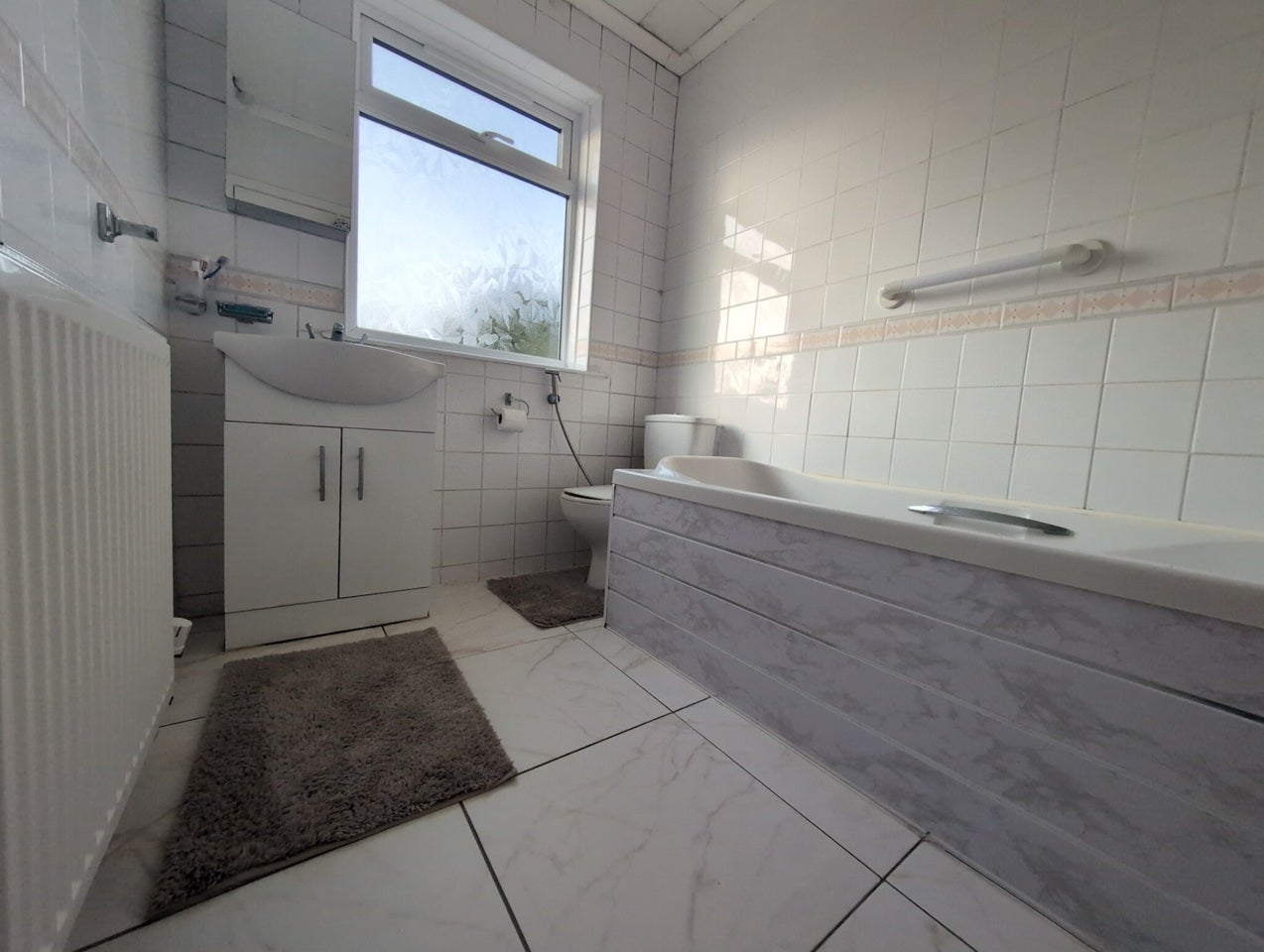 Room Grove Road in Greater London