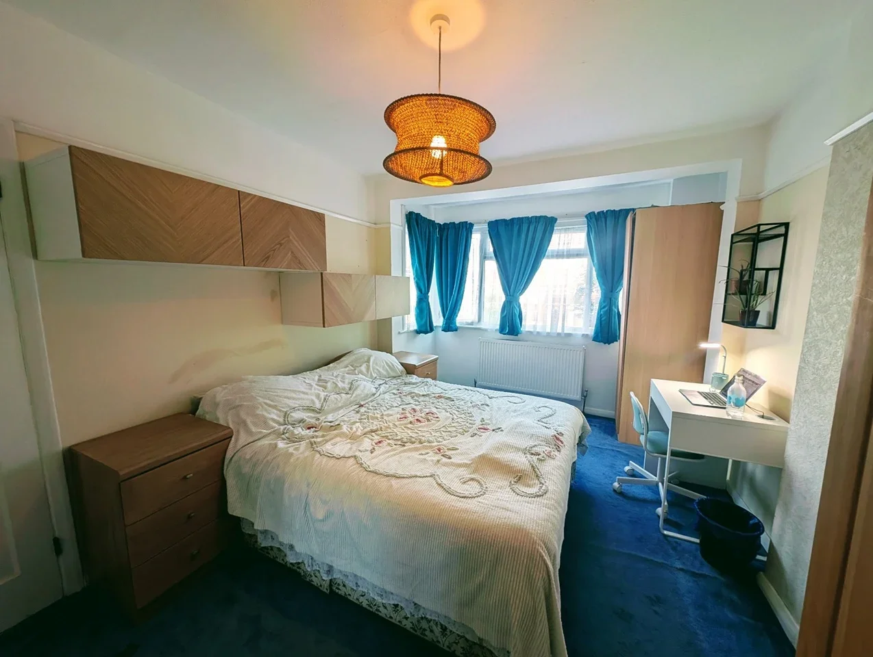 Room Grove Road in Greater London