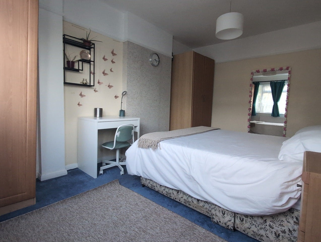 Room Grove Road in Greater London