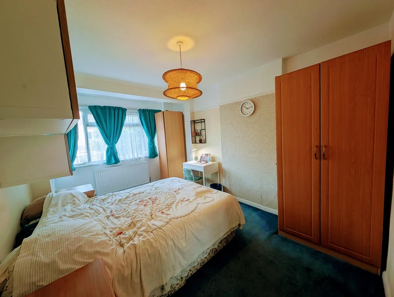 Room Grove Road in Greater London