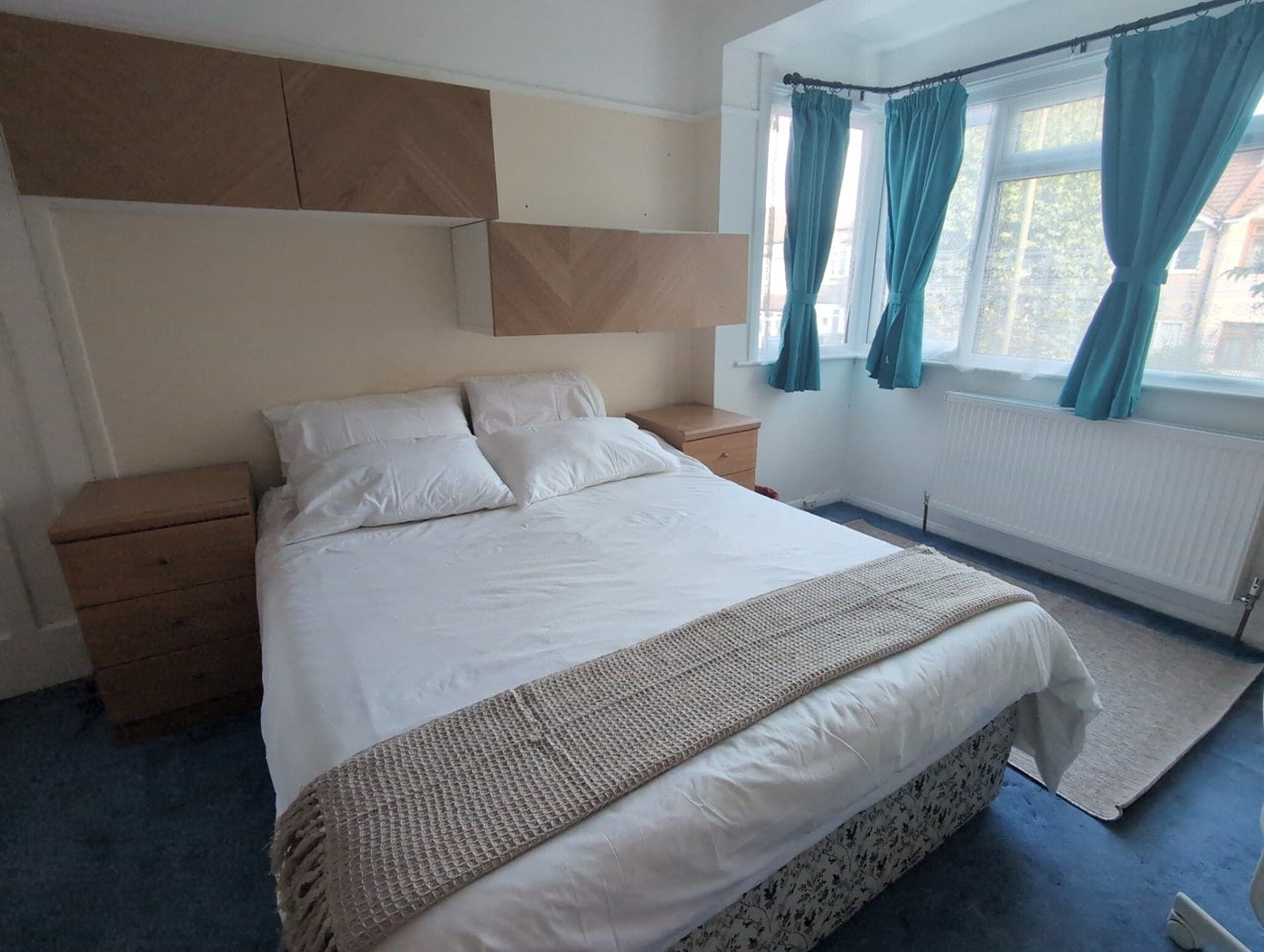Room Grove Road in Greater London