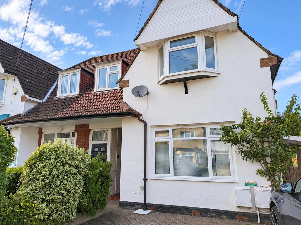 Flat Elm Avenue in Greater London