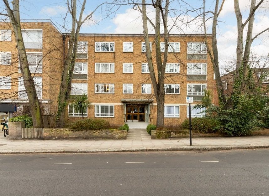 Flat Fairfax Road in Greater London