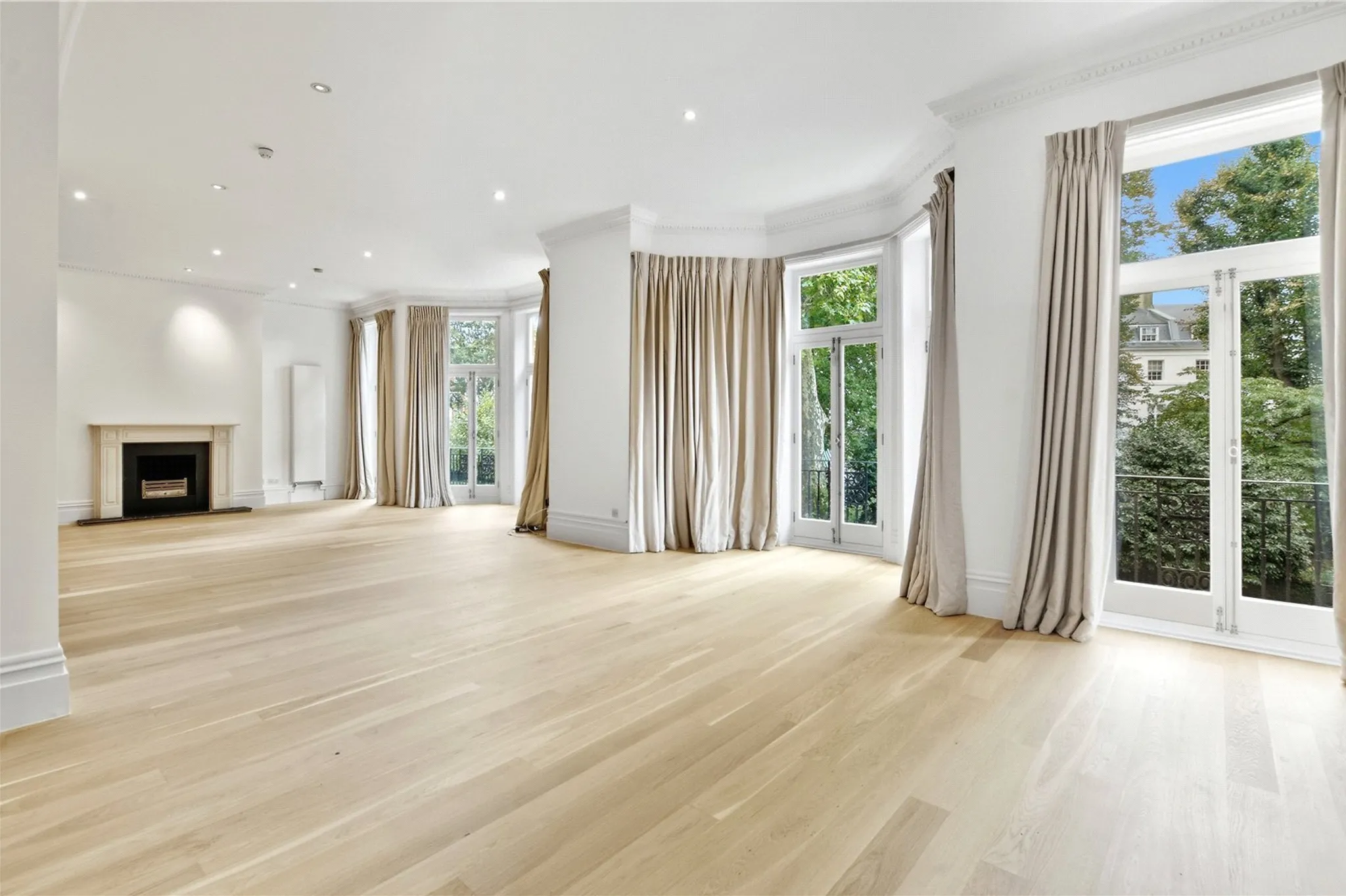 Flat Egerton Gardens in Greater London