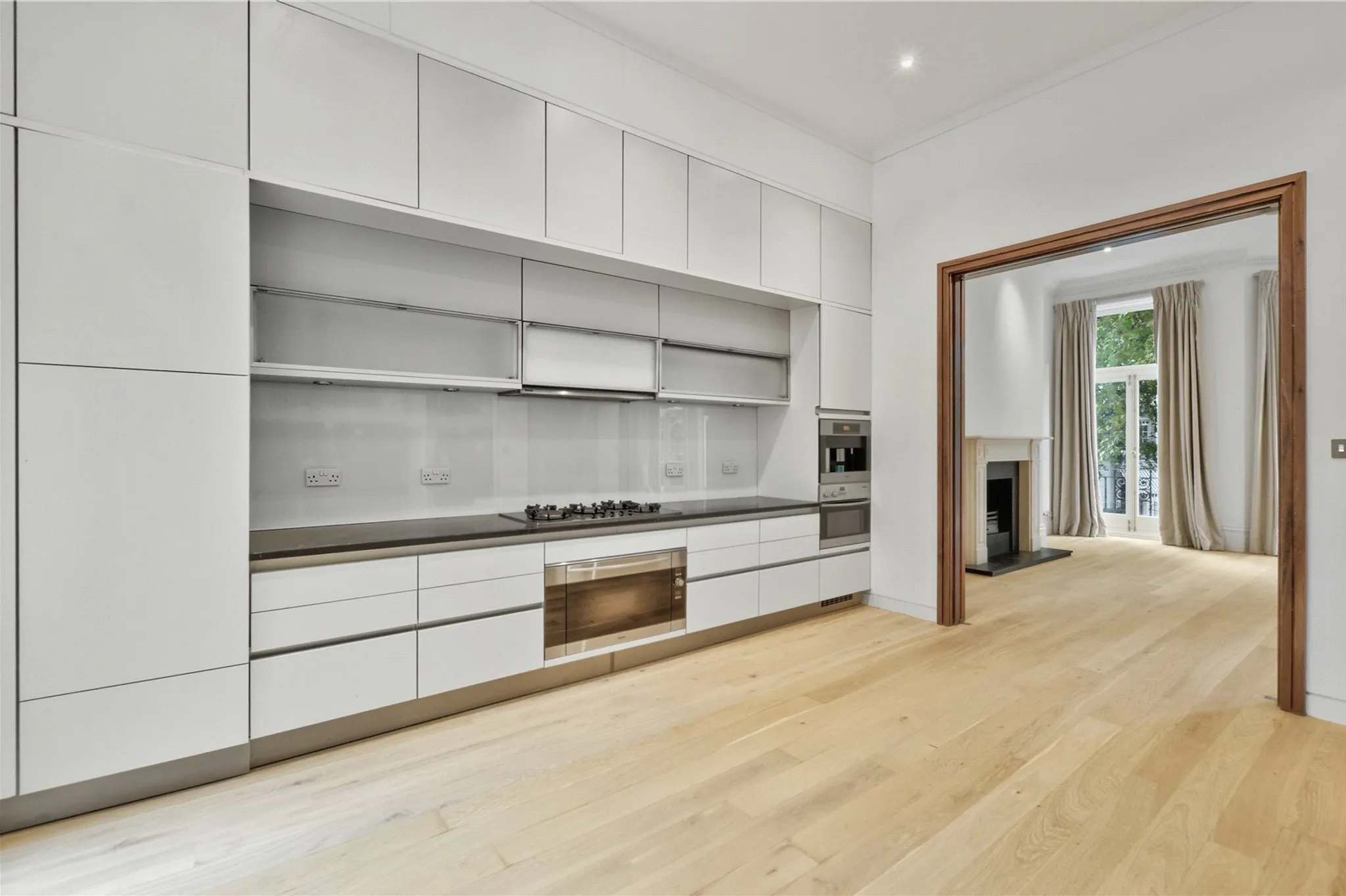 Flat Egerton Gardens in Greater London