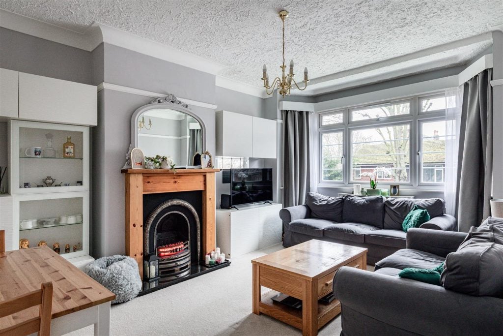 Flat Grosvenor Road in Greater London