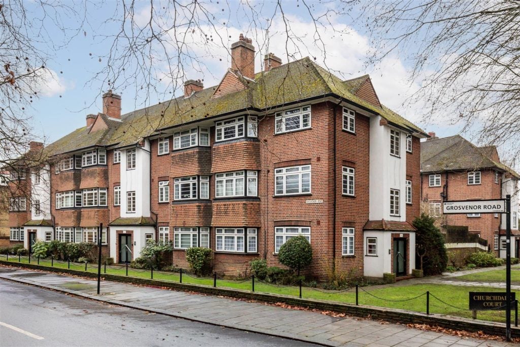 Flat Grosvenor Road in Greater London