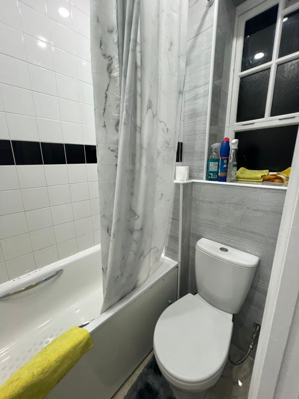 Room Calvert Avenue in Greater London