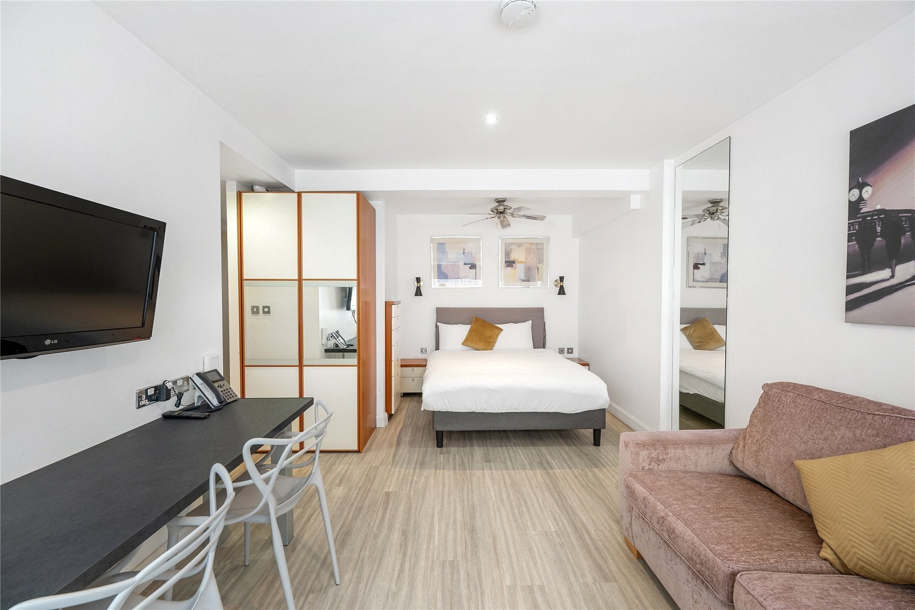 Flat Old Brompton Road in London