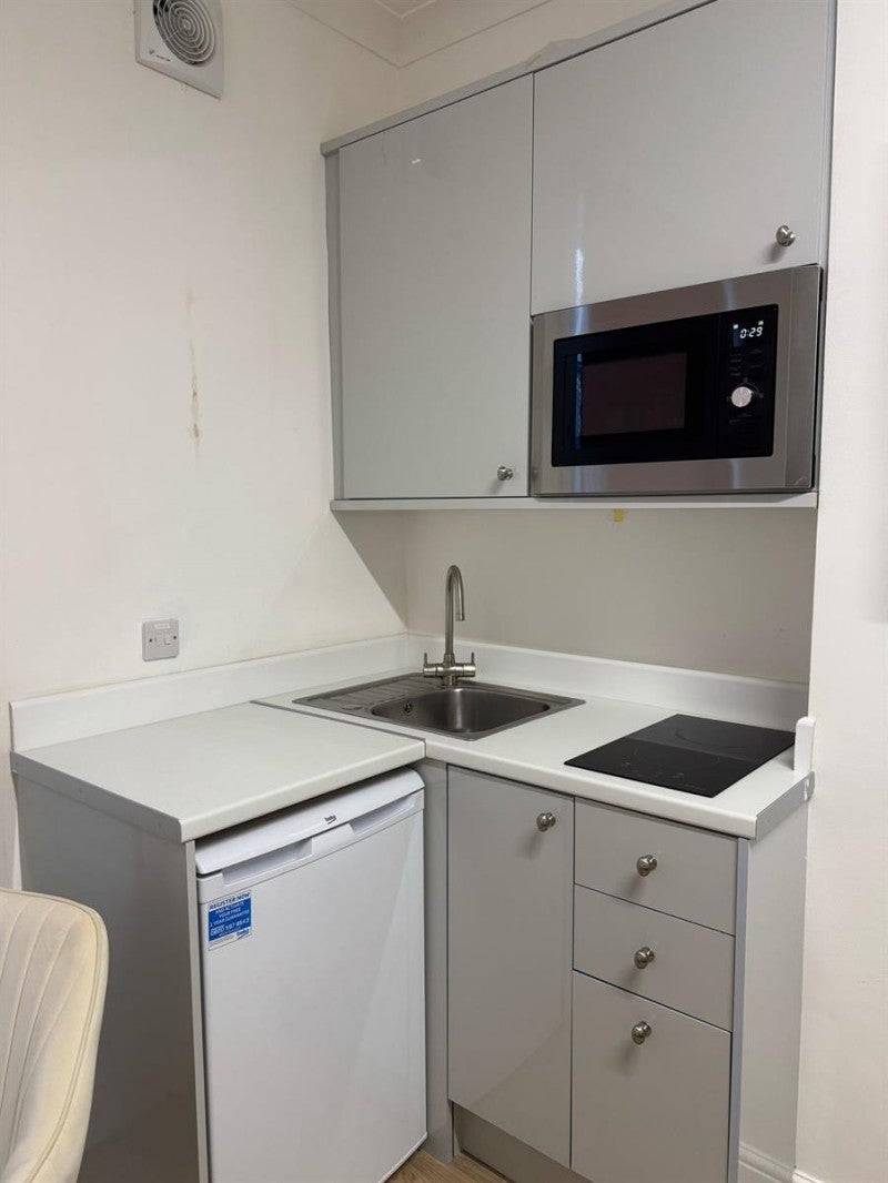 Flat Cromwell Crescent in Greater London