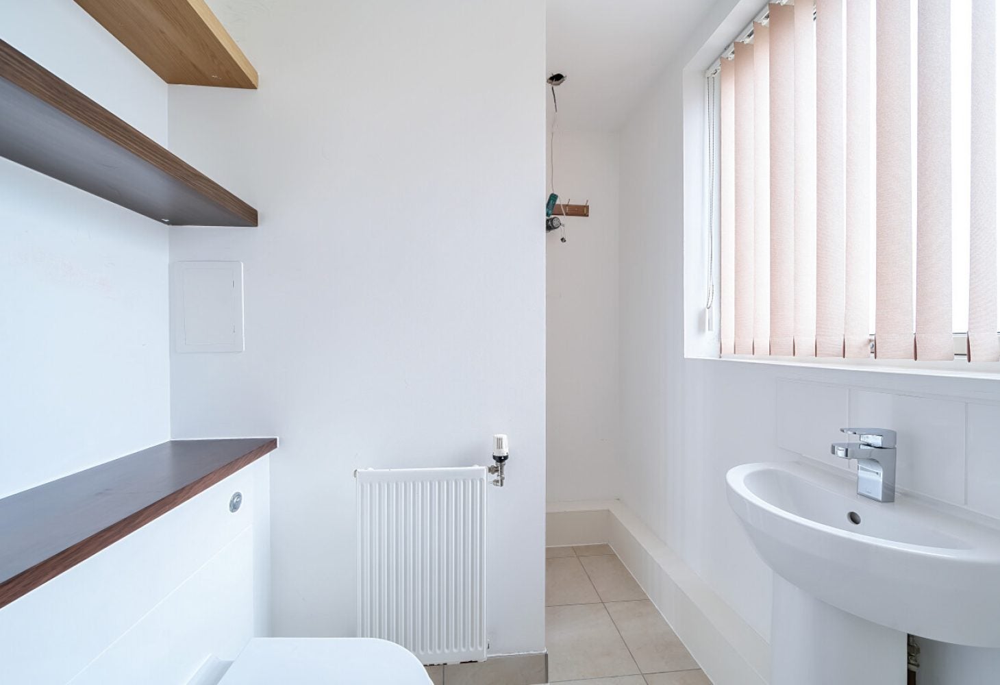 Flat Heybourne Crescent in Greater London