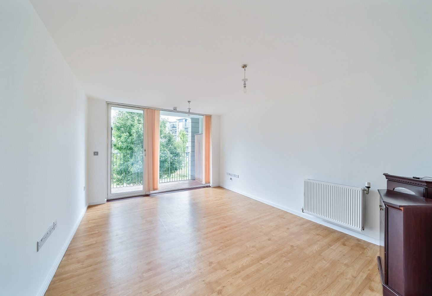 Flat Heybourne Crescent in Greater London